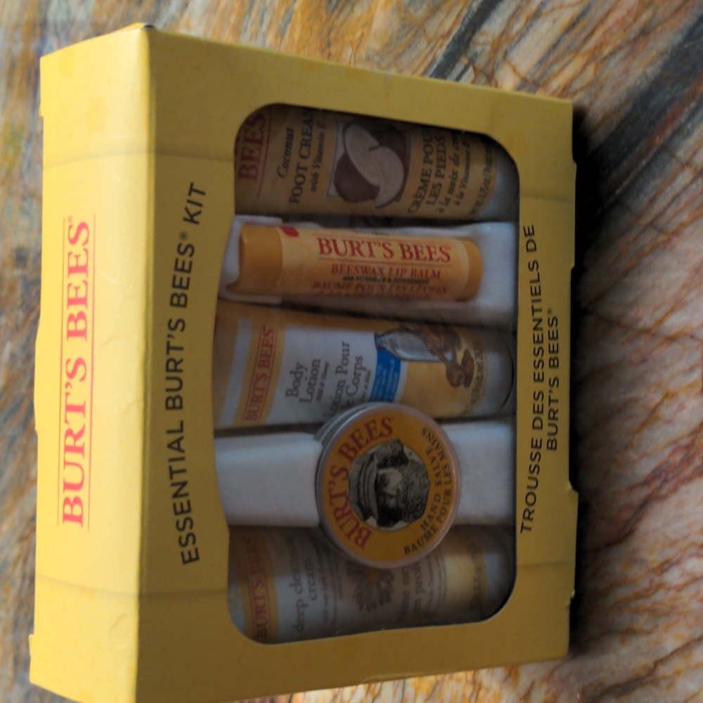 BURT'S BEES HOLIDAY GIFT
